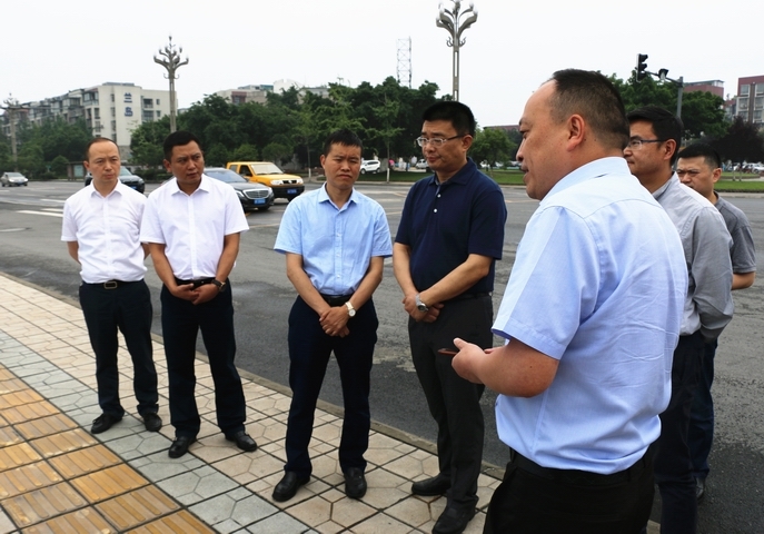 崇州市市委副书记骆良云,城管局副局长魏崇,中节能崇